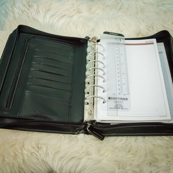 Franklin Covey Black Leather Master Plan 7 Ring Zip Retractable Handle Planner - Picture 5 of 7